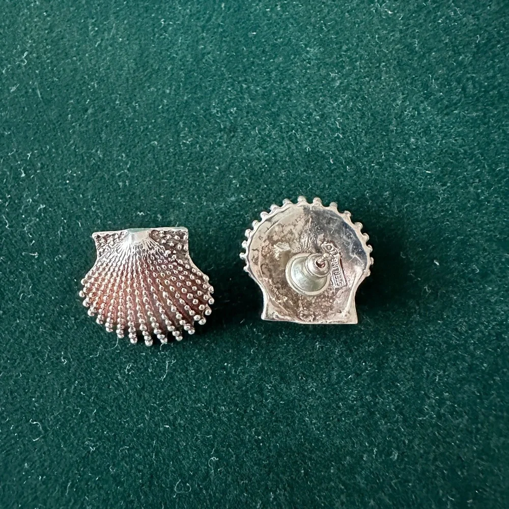 Vintage Silver Shell Earrings - Picture 2 of 7
